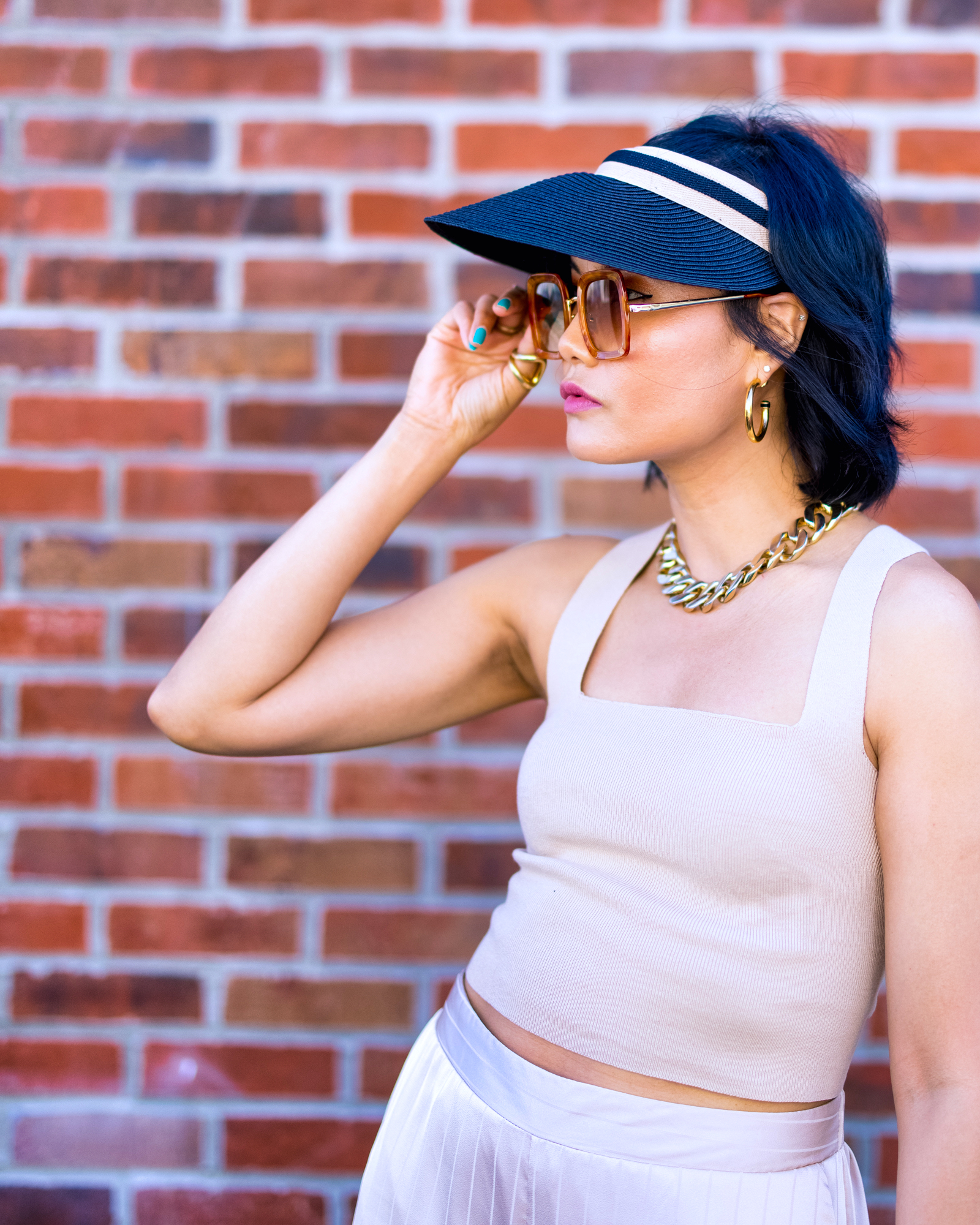 nanphanita jacob is wearing women's stripe clip on visor by san diego hat company with minimal outfit